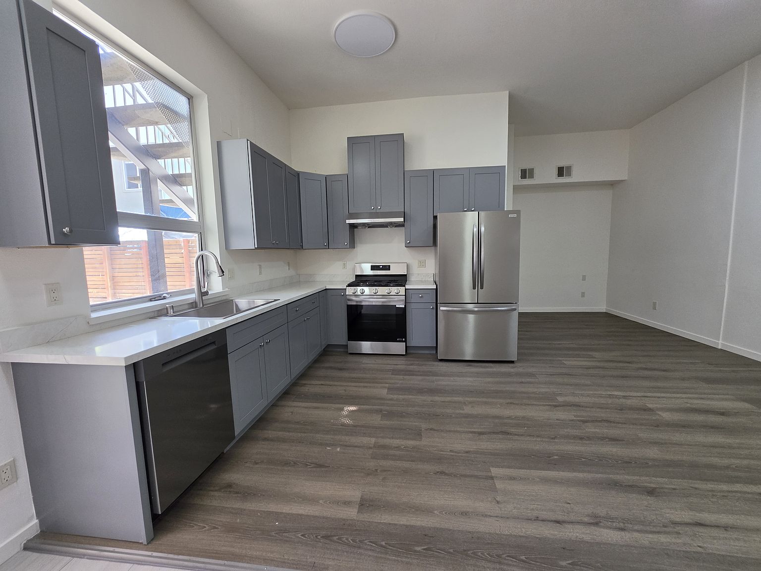 2323 Market St photo 5