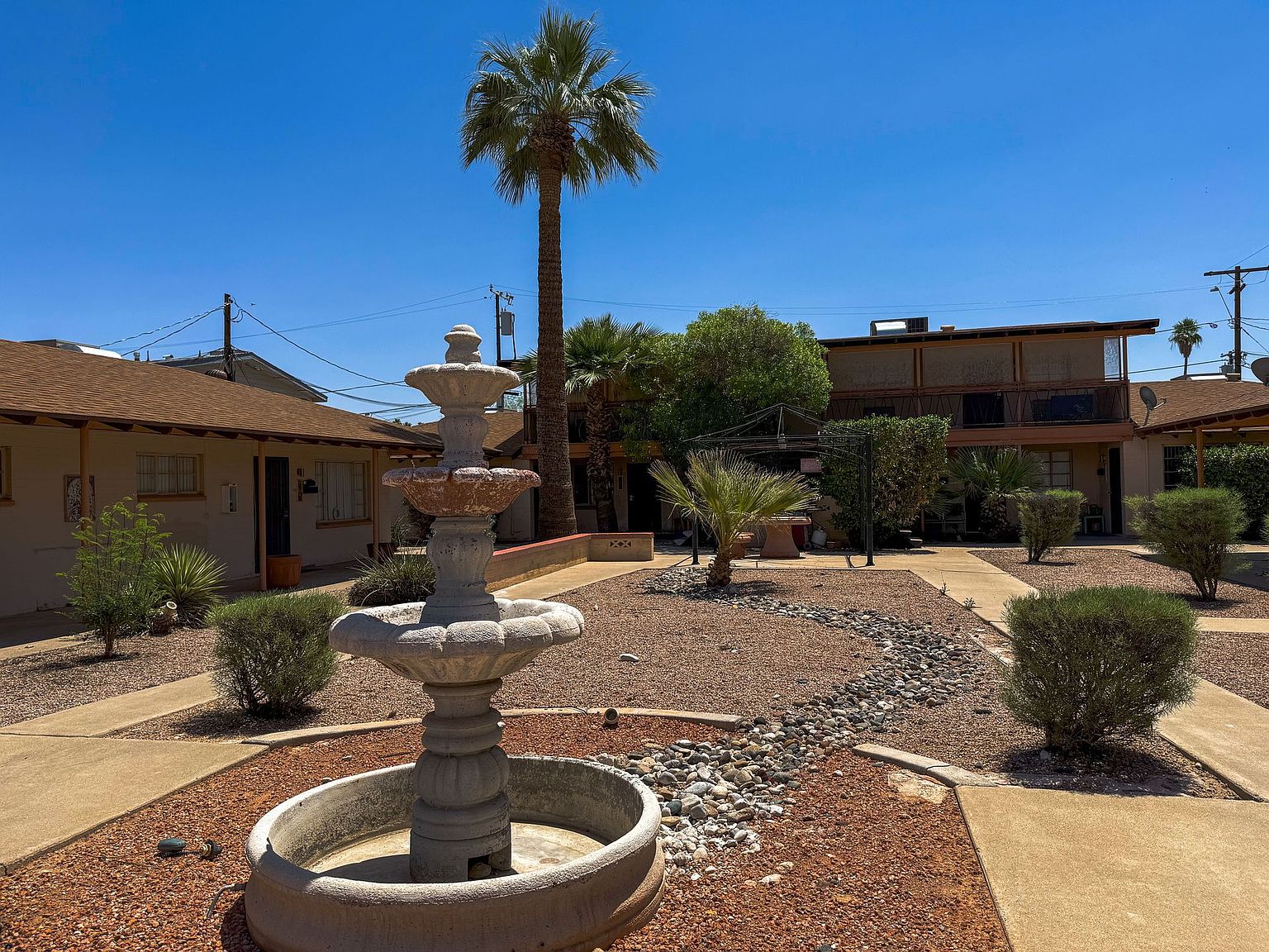 Moon River Apartments photo 4