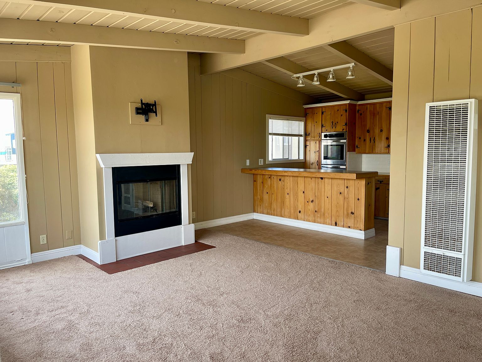 1484 Seacoast Dr photo 2