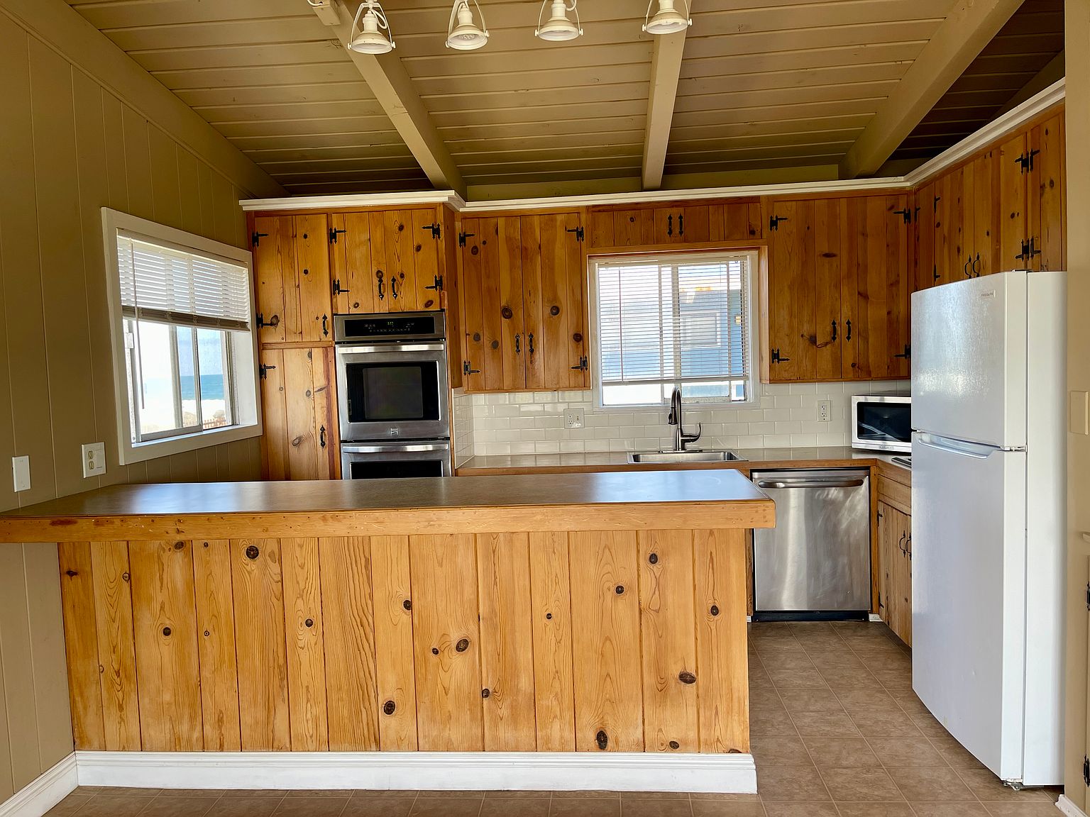 1484 Seacoast Dr photo 3