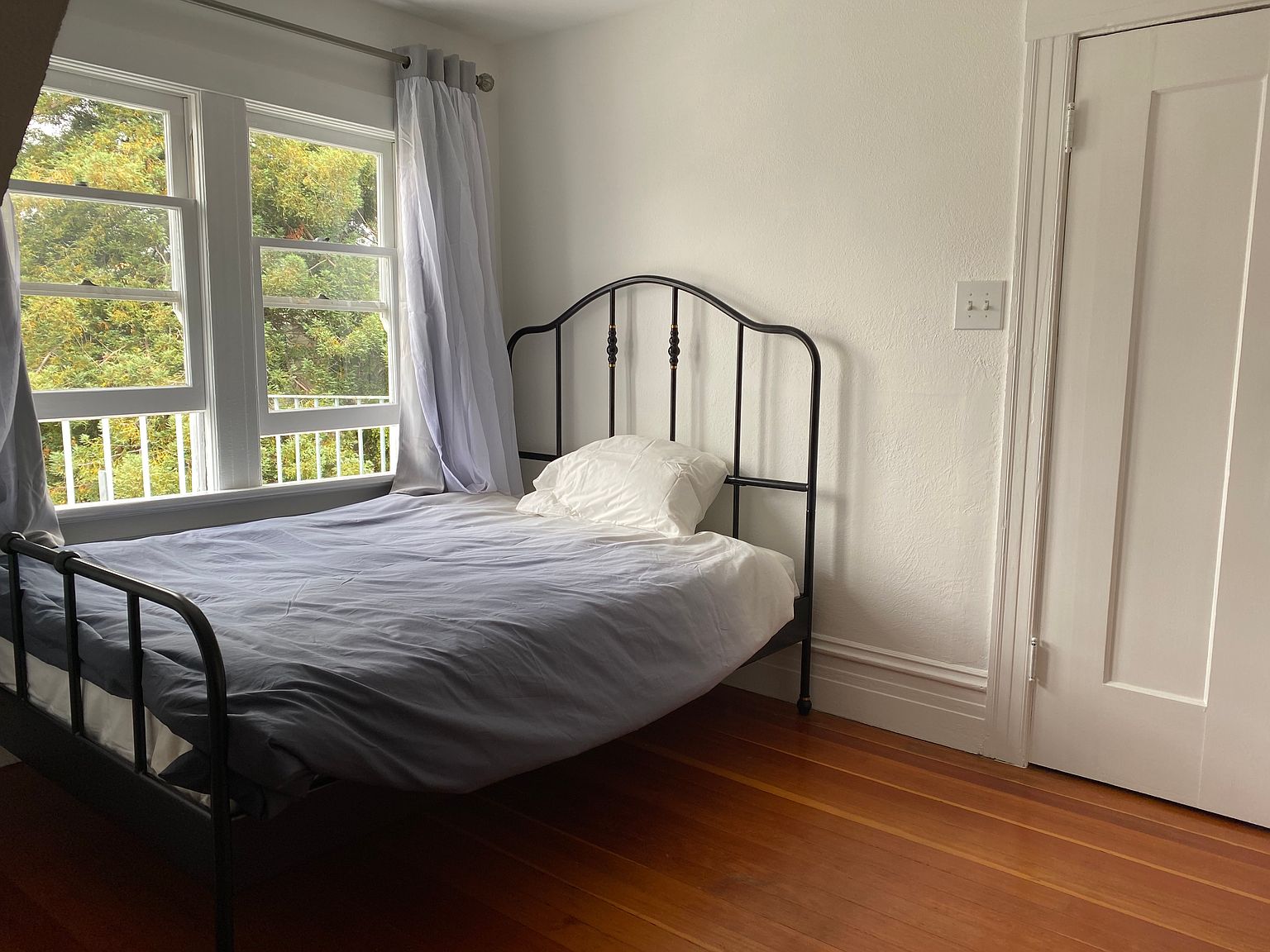 2418 Atherton St photo 3