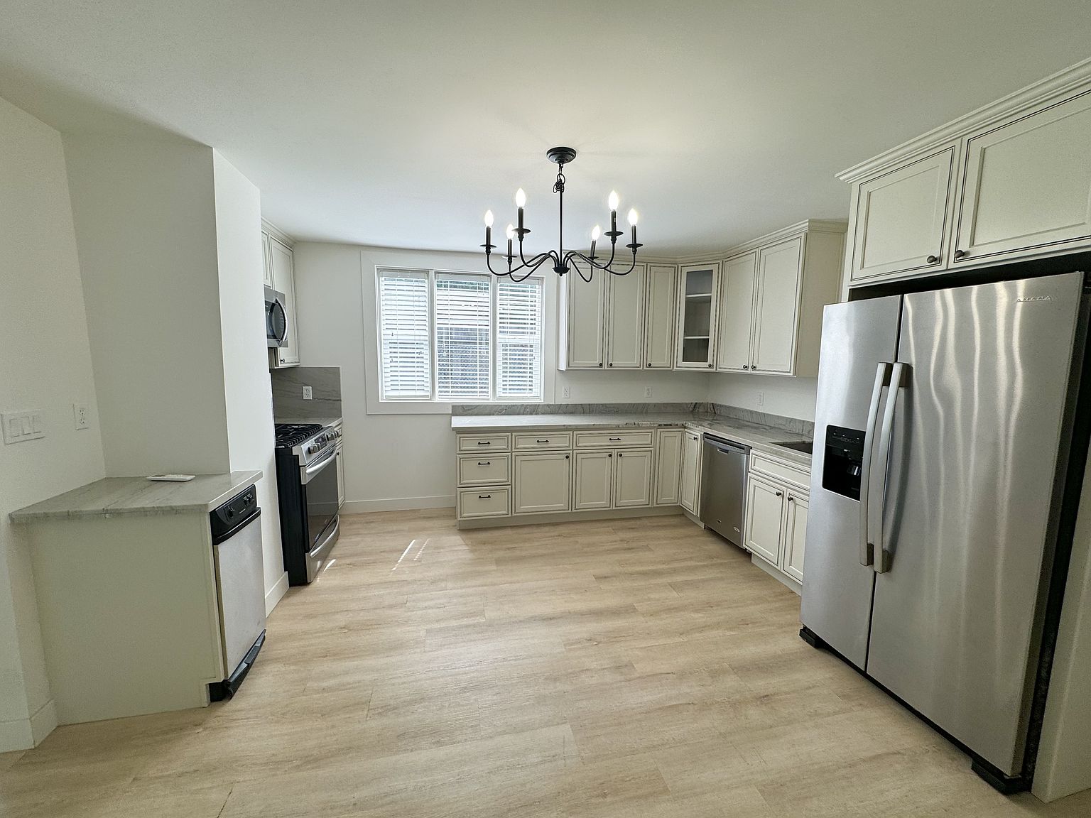 2BR/1BA Duplex on C St · Hayward photo 4