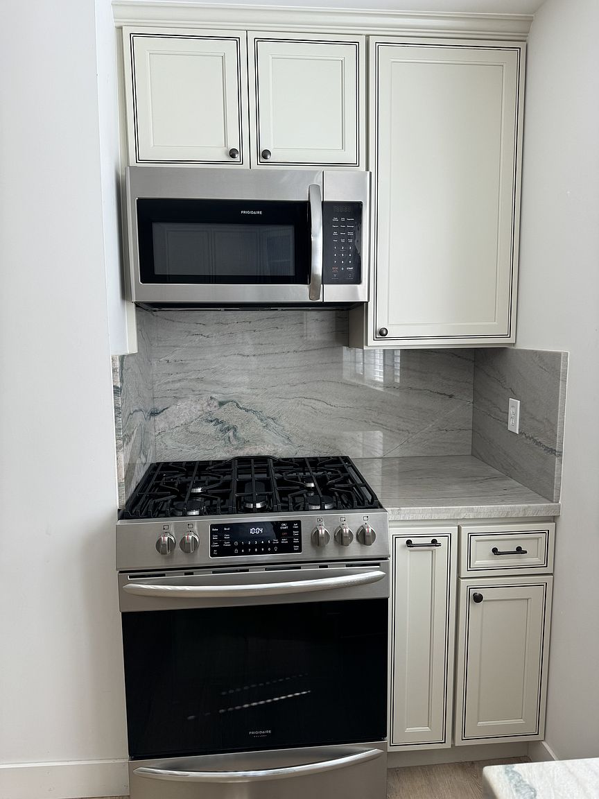 2BR/1BA Duplex on C St · Hayward photo 5