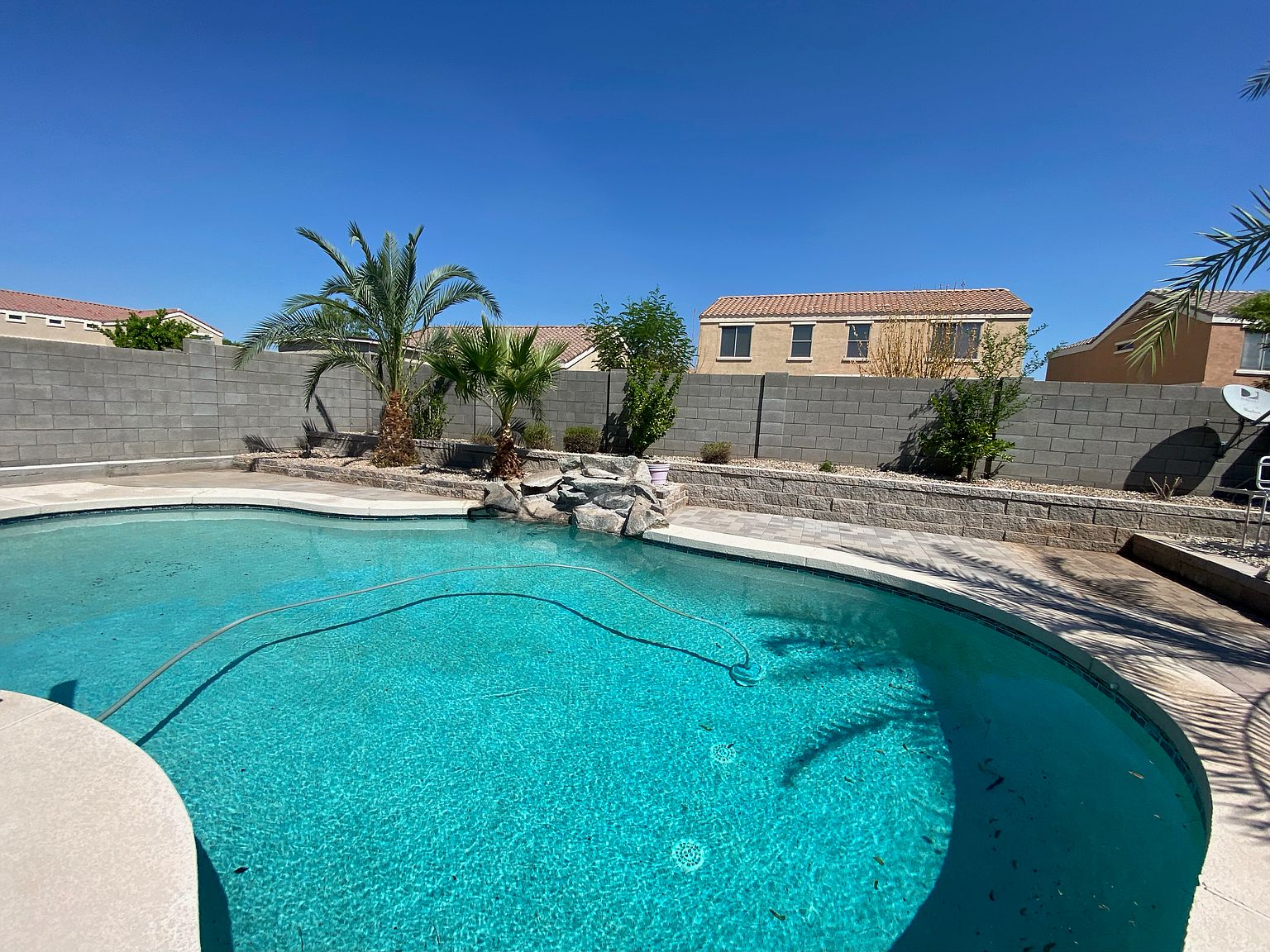 12212 W Valentine Ave photo 2