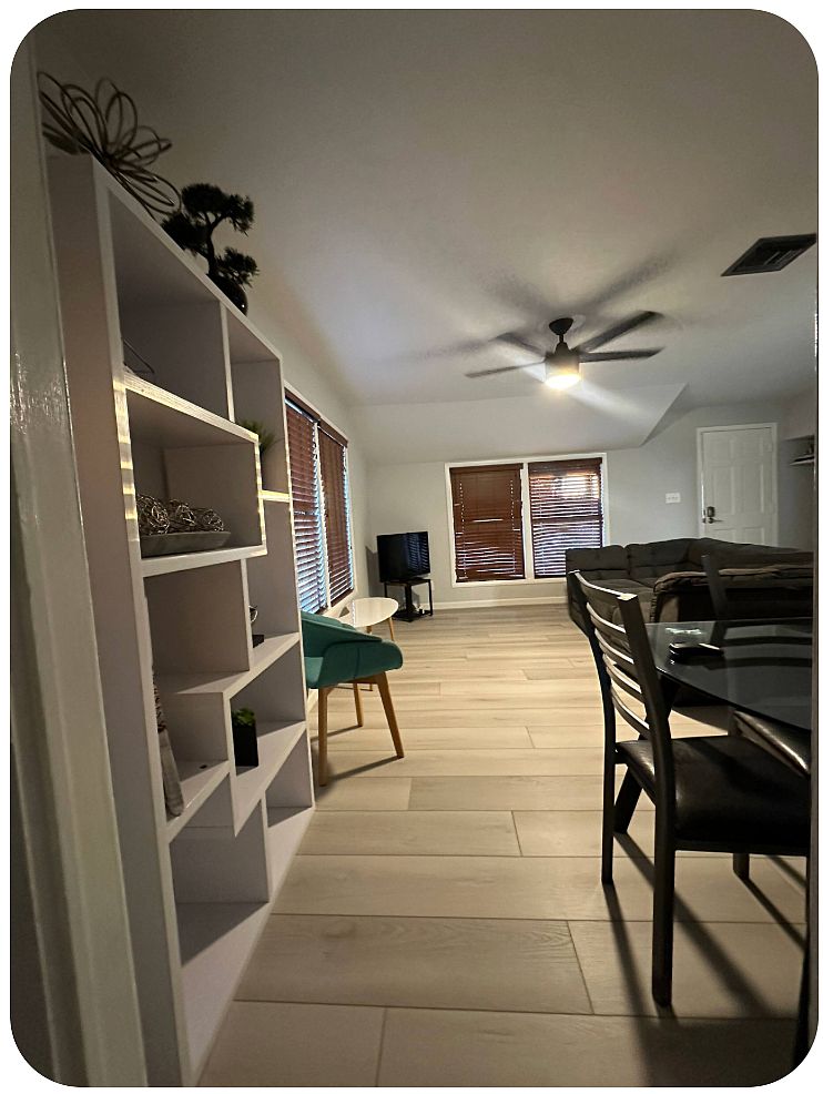 456 N Robson photo 3