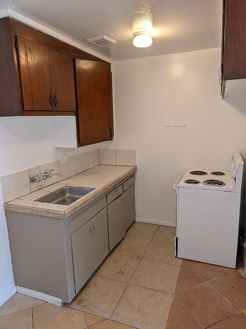 10023 Macarthur Blvd photo 4