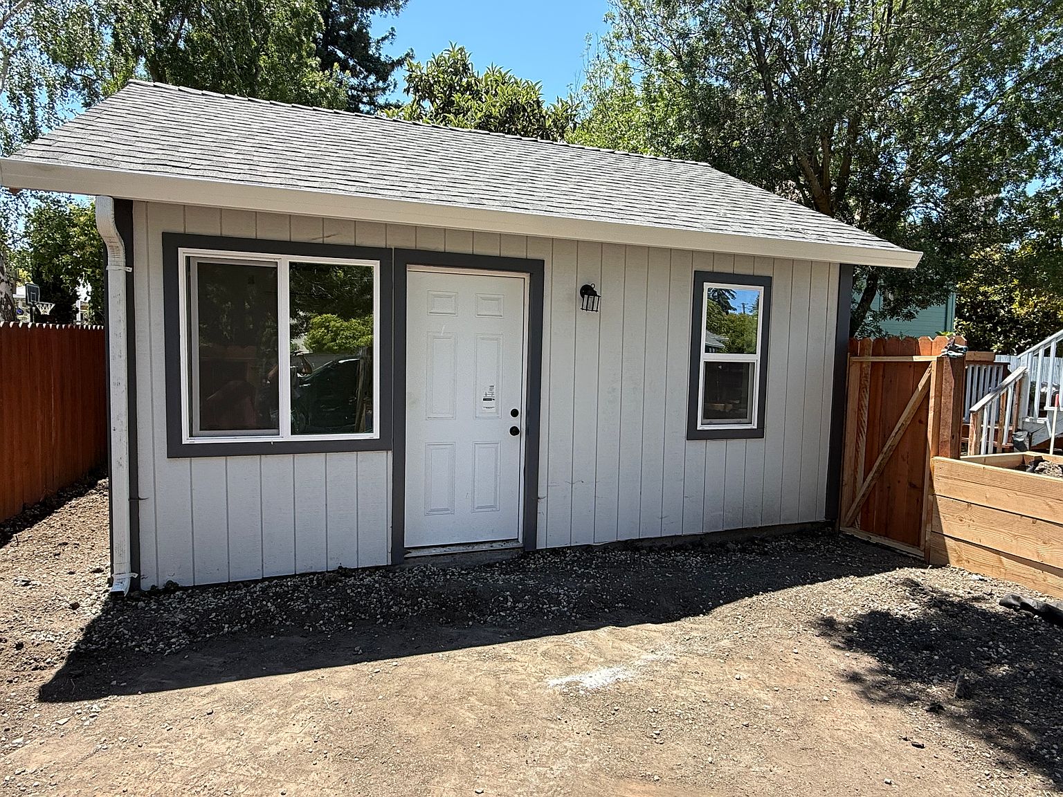 2391 Plum St photo 2