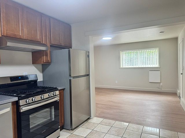 Apartments on E 30th St · Oakland photo 3
