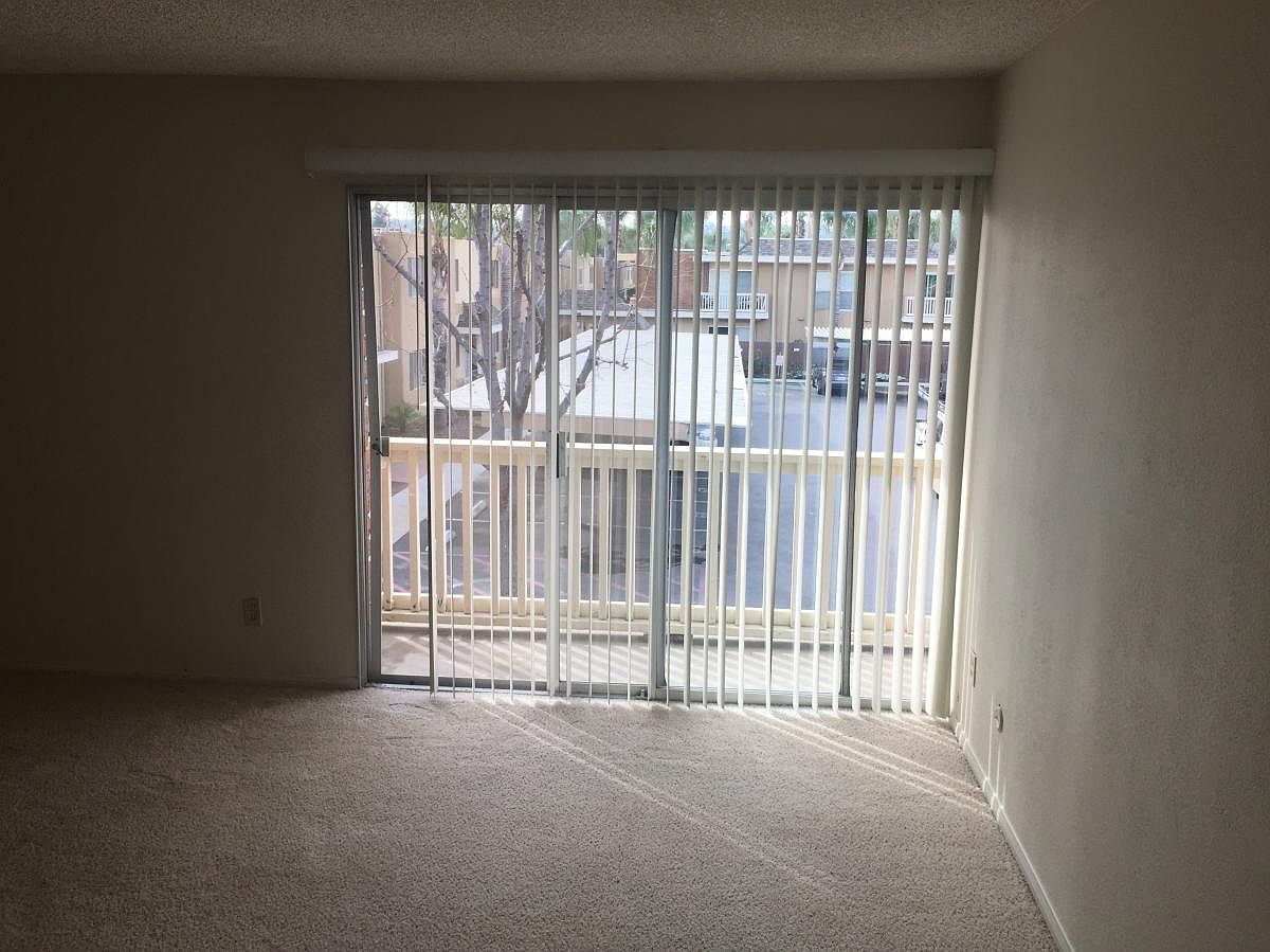 559 E Madison Ave E photo 5