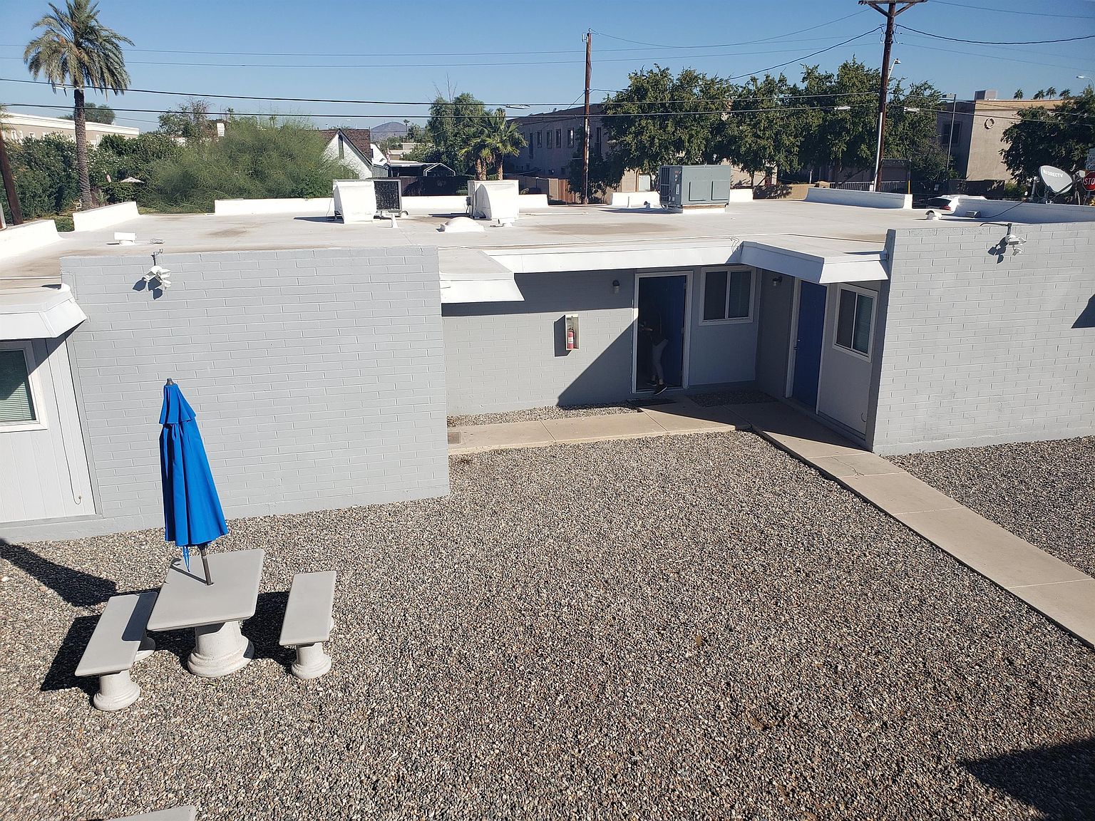 1605 W Colter St photo 3