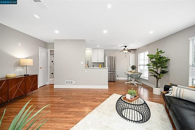 Well-Maintained 2-Bedroom Condo | Garage + Patio + Pool photo 4