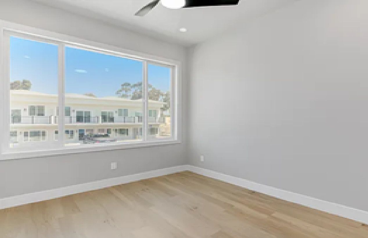 5434 Churchward St photo 3