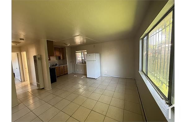 2BR/1BA Apartment on E 17th St · Oakland photo 2
