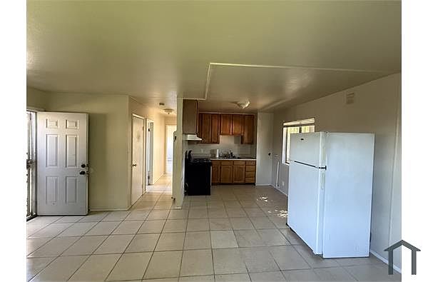 2BR/1BA Apartment on E 17th St · Oakland photo 3