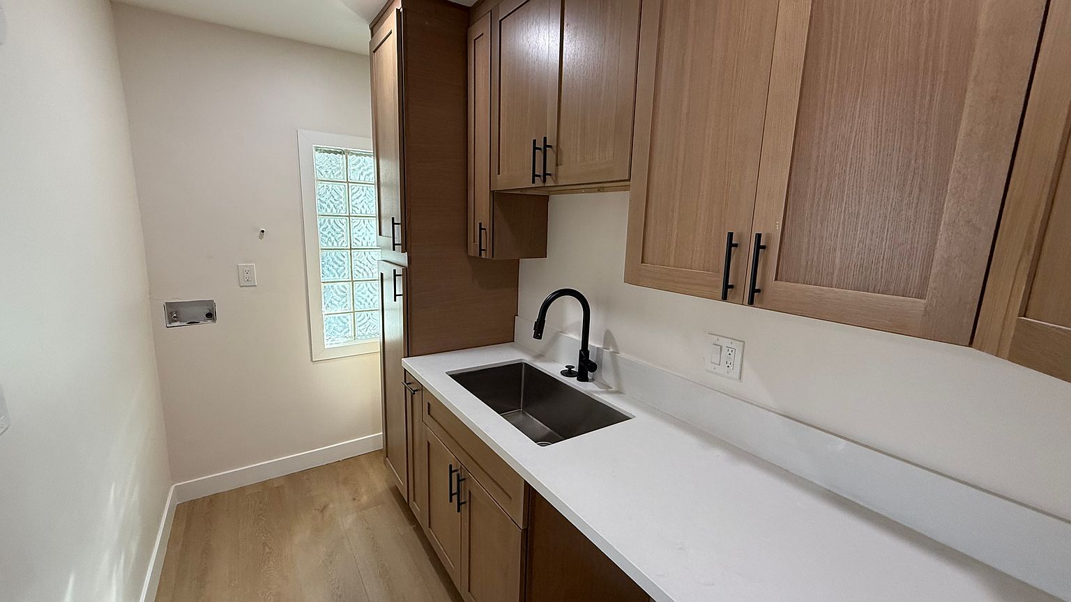 286 3rd Ave photo 3