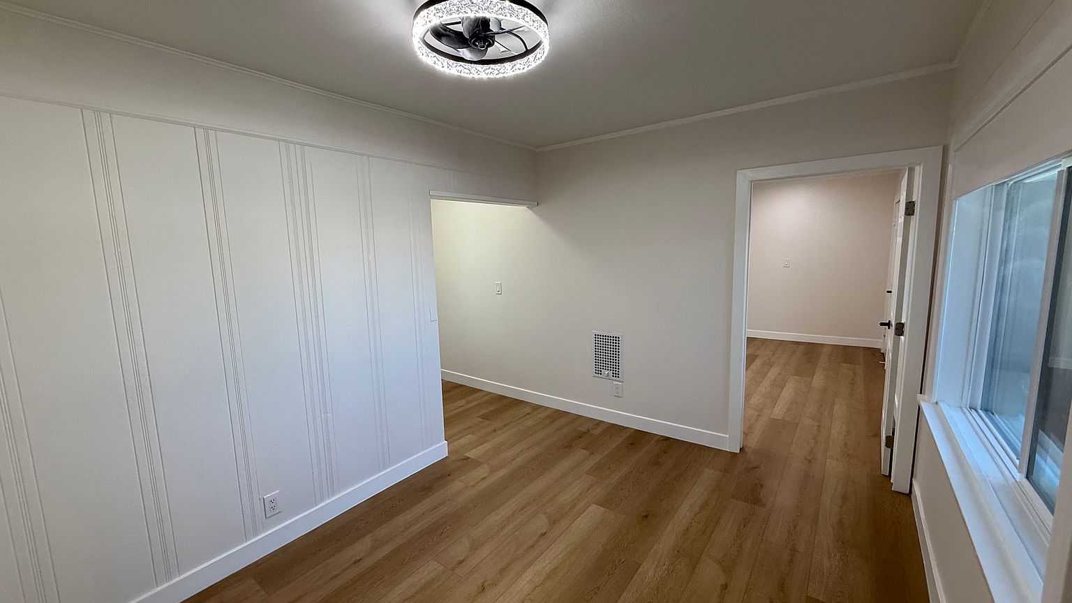 286 3rd Ave photo 2