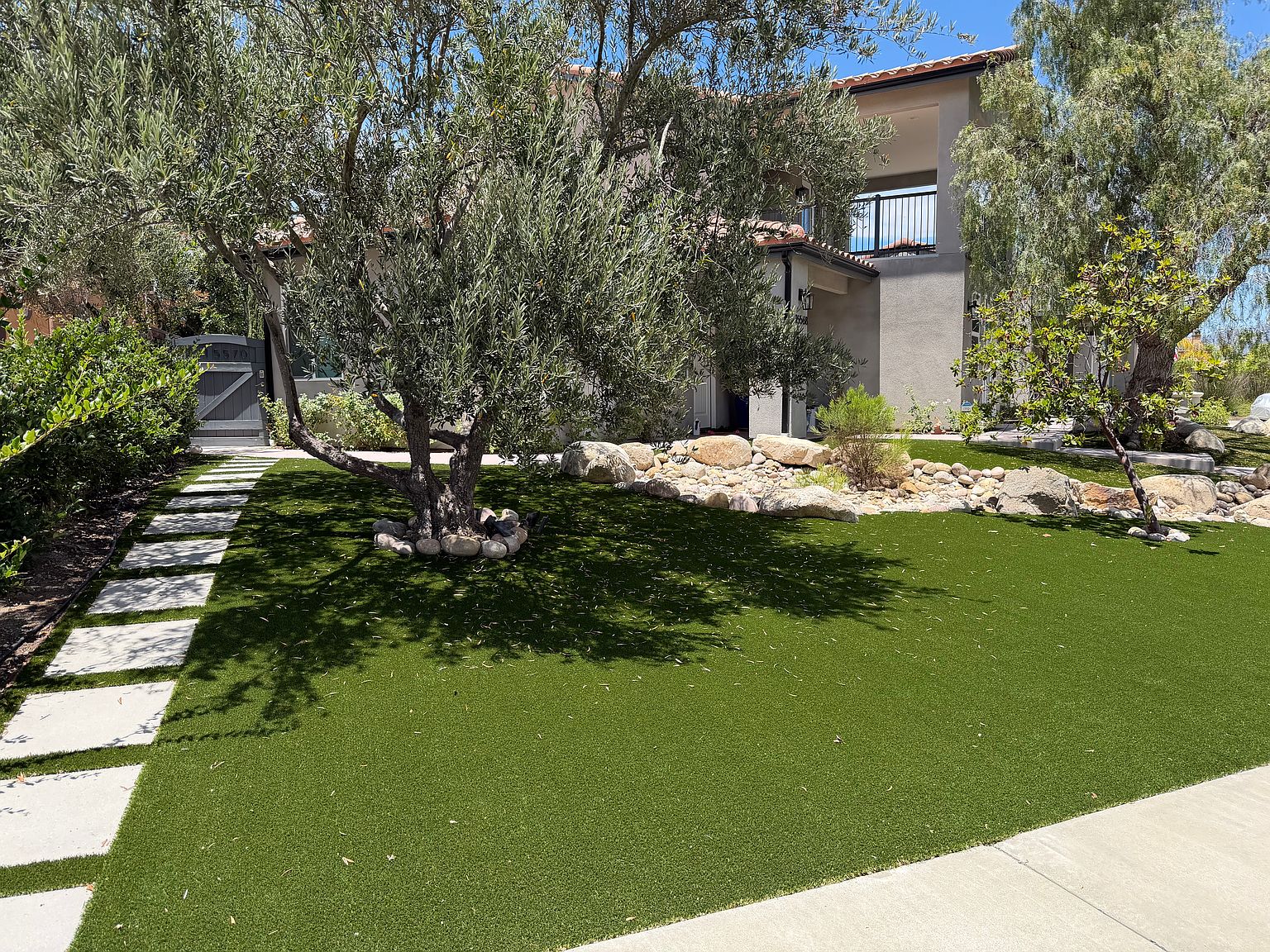 15570 Pinehurst Pl photo 2