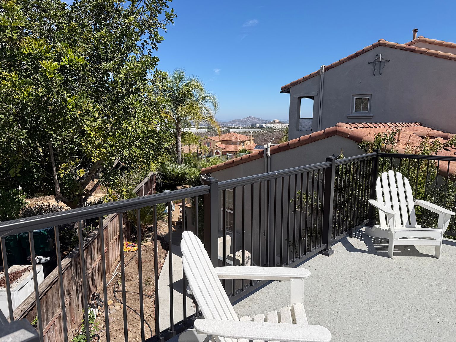 15570 Pinehurst Pl photo 4