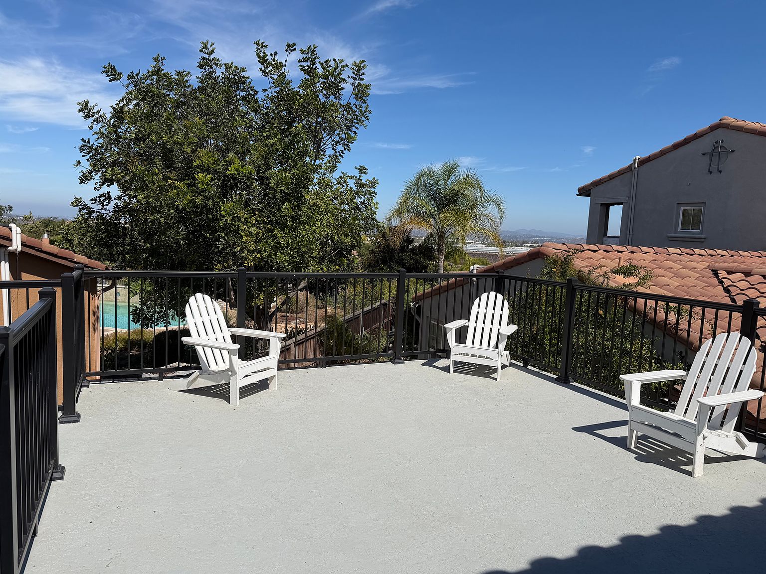 15570 Pinehurst Pl photo 3