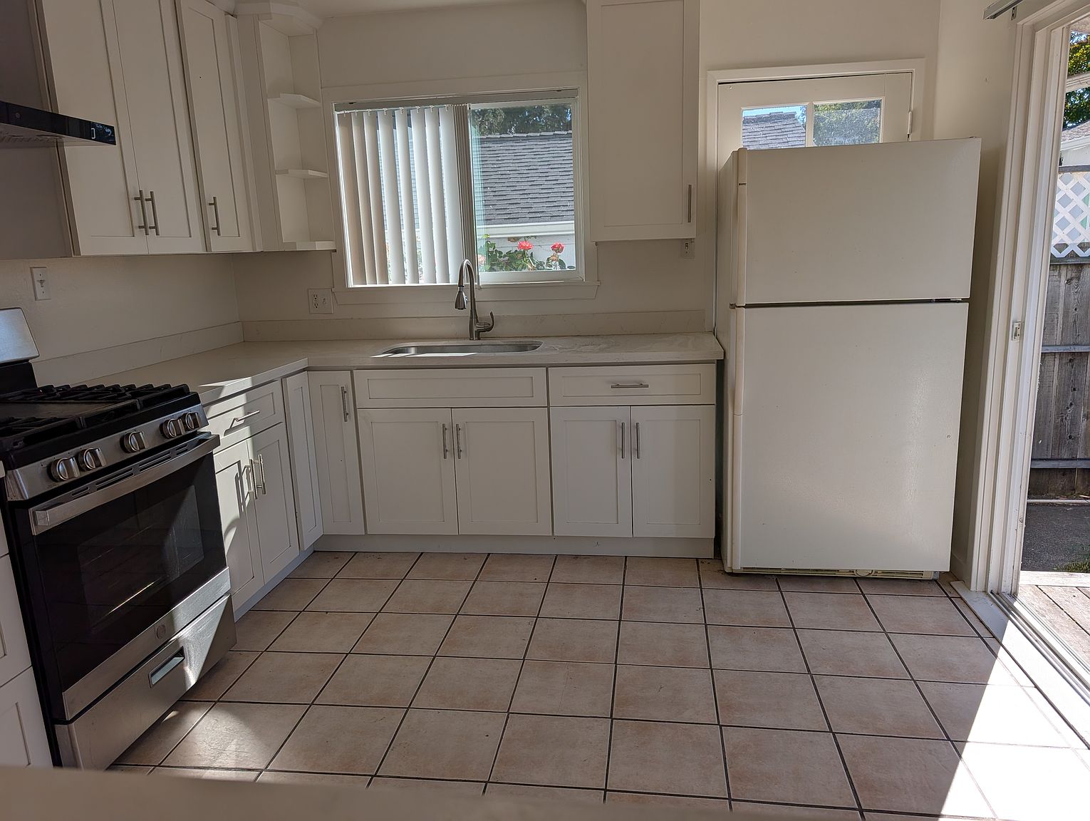 411 S E St Santa Rosa, CA 95404 photo 3