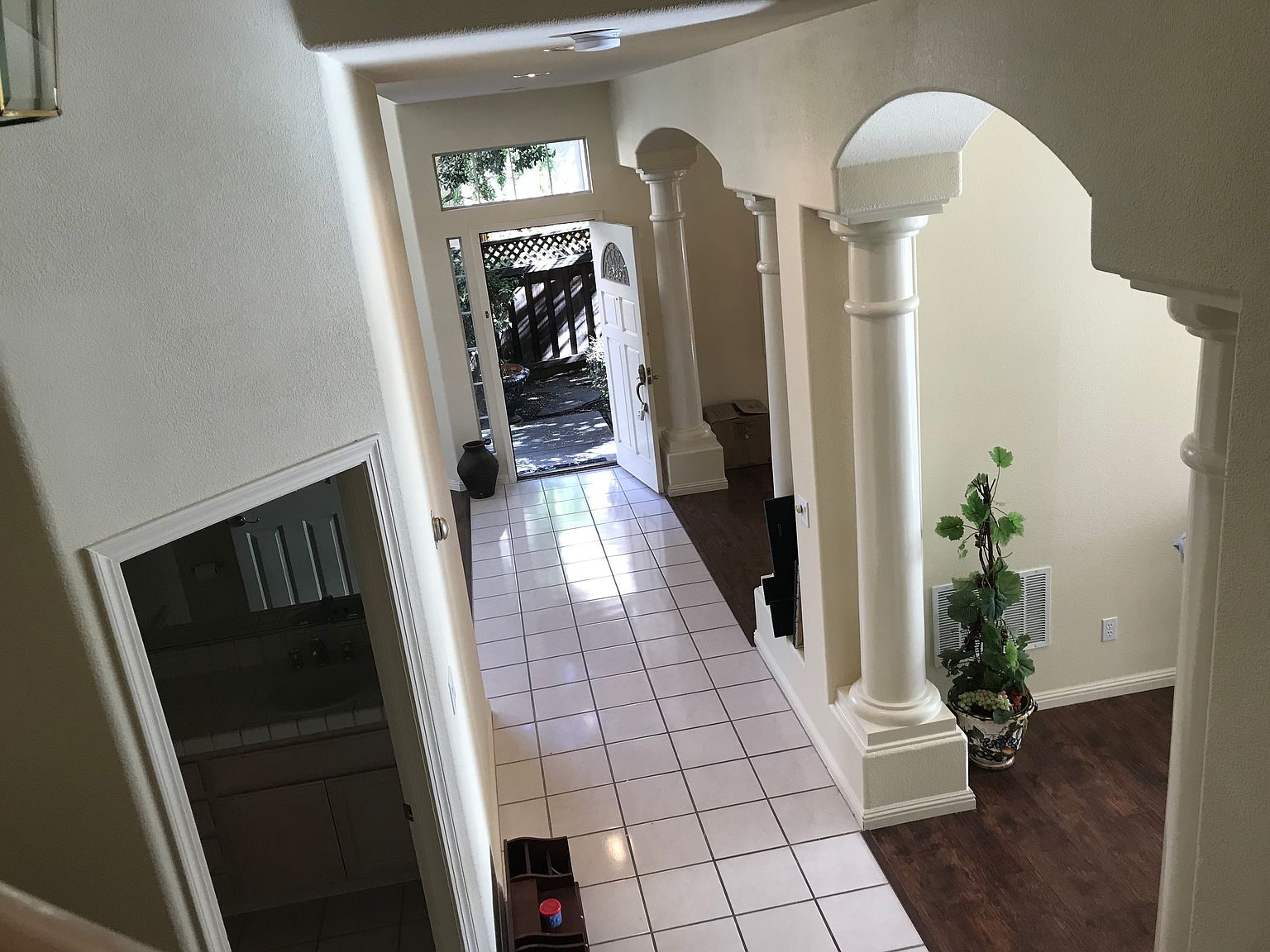 2120 Vizcaya Way photo 3