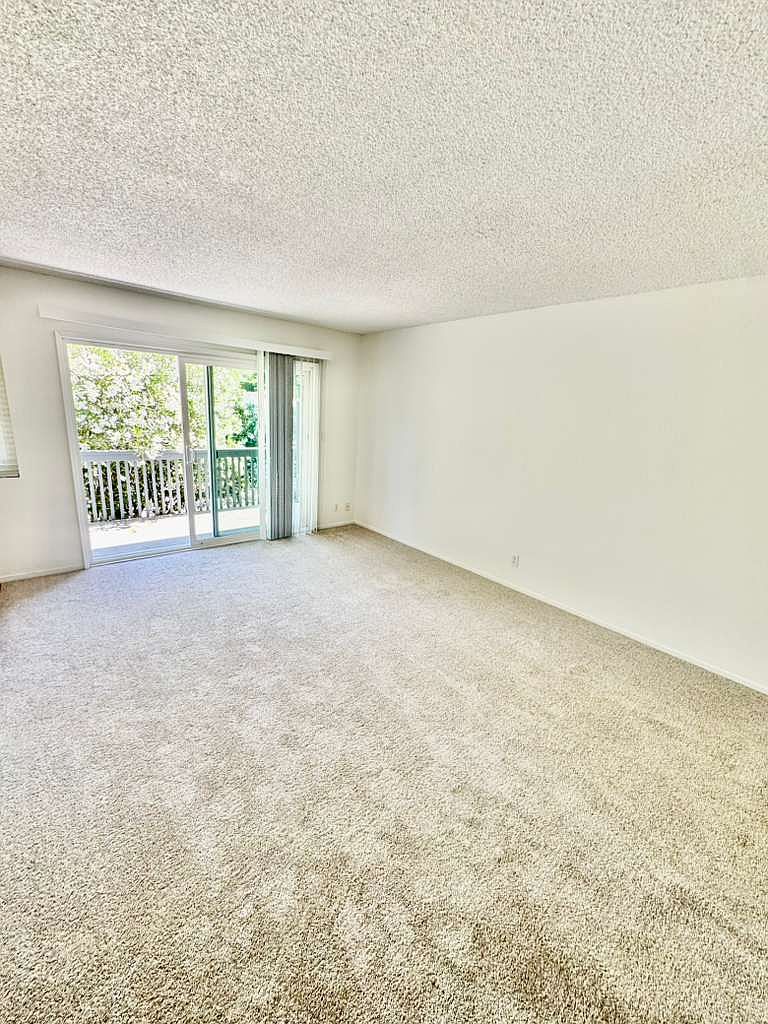 998 Ignacio Blvd photo 2