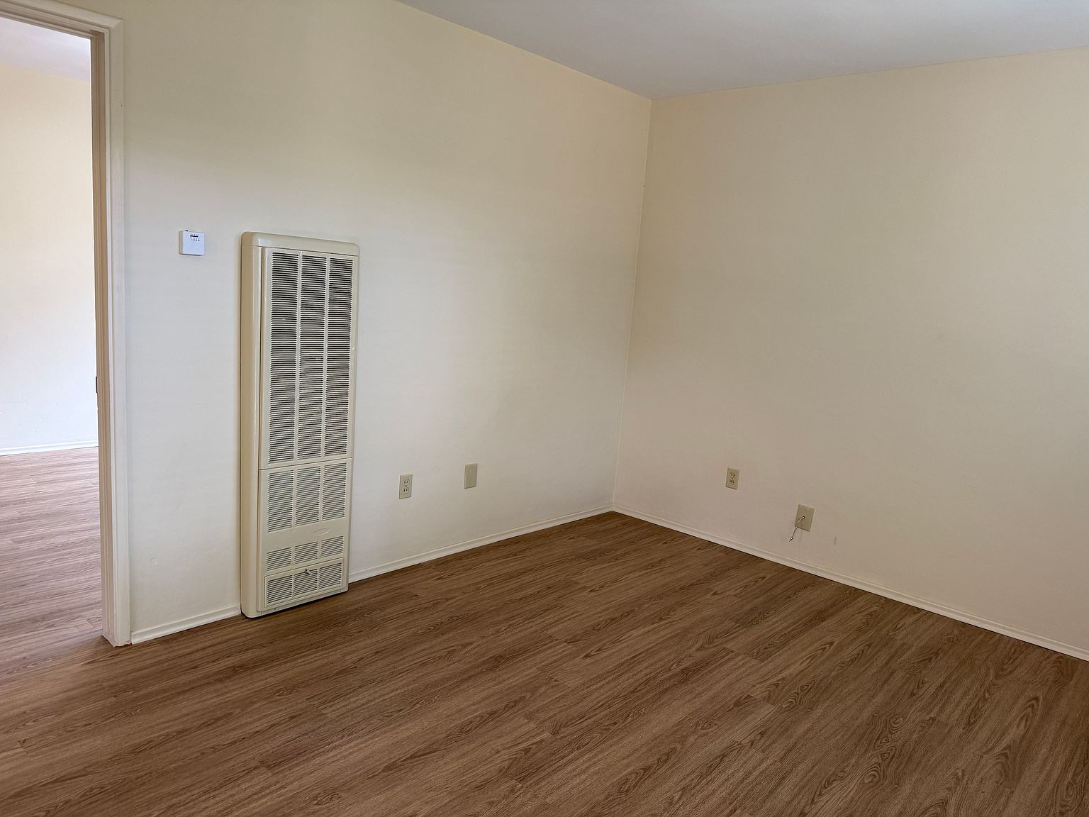 2367 Linwood St photo 3