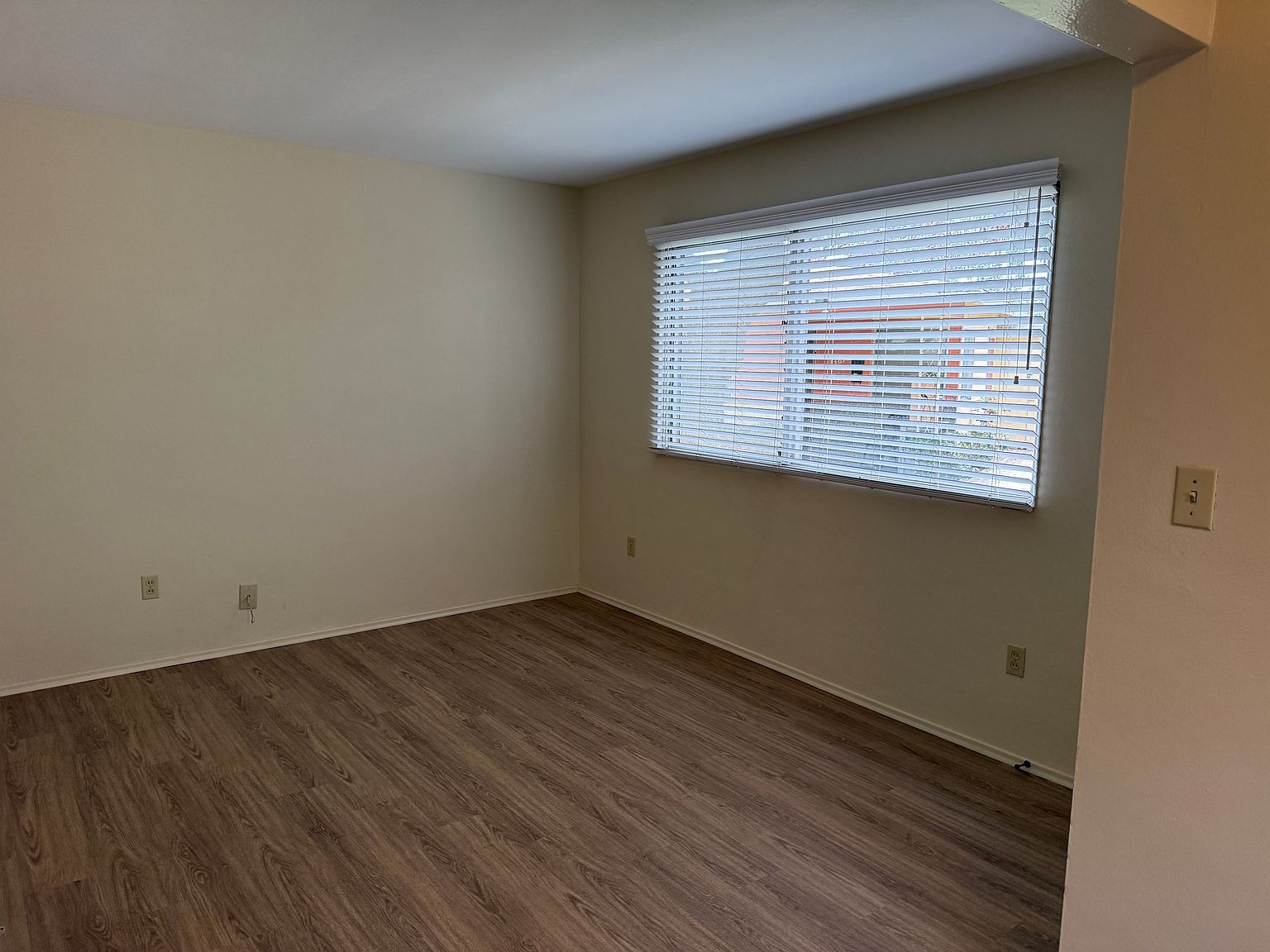 2367 Linwood St photo 2