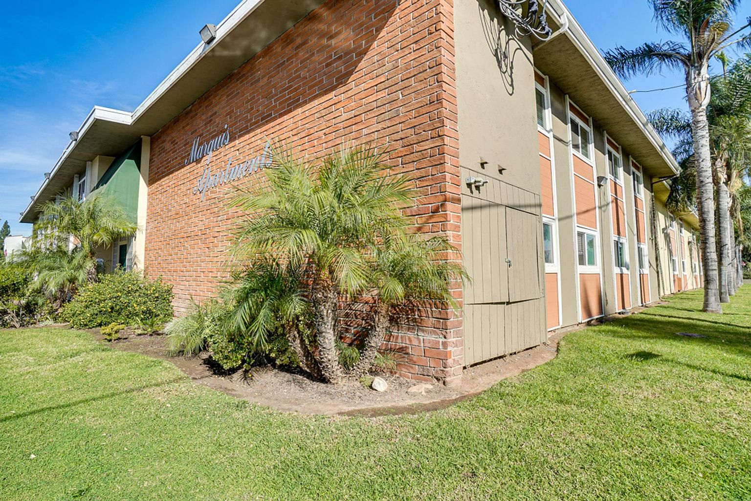 2 beds  2.0 baths (900 sqft) photo 5
