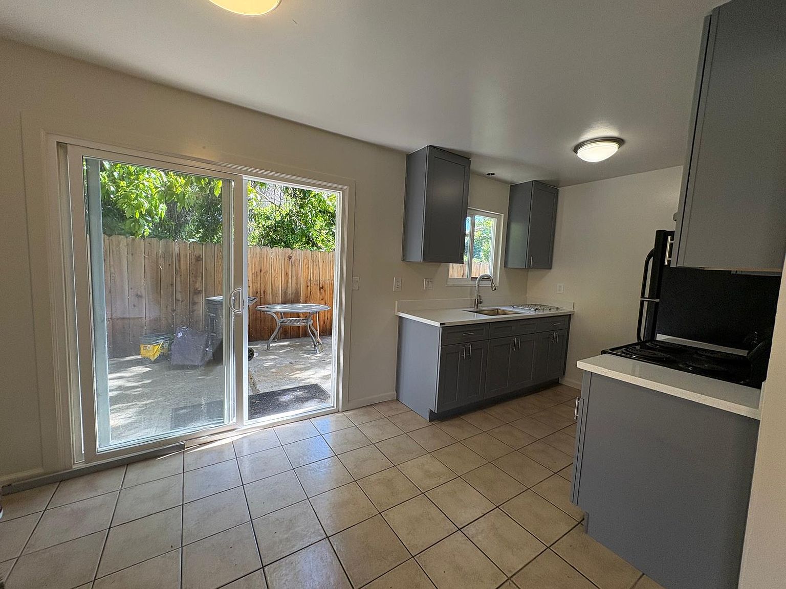 60 Lewelling Blvd photo 3