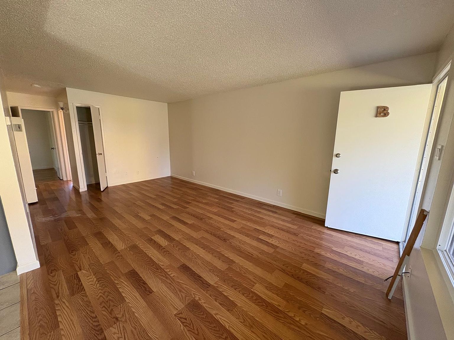 60 Lewelling Blvd photo 2