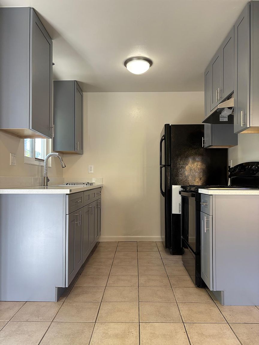 60 Lewelling Blvd photo 4