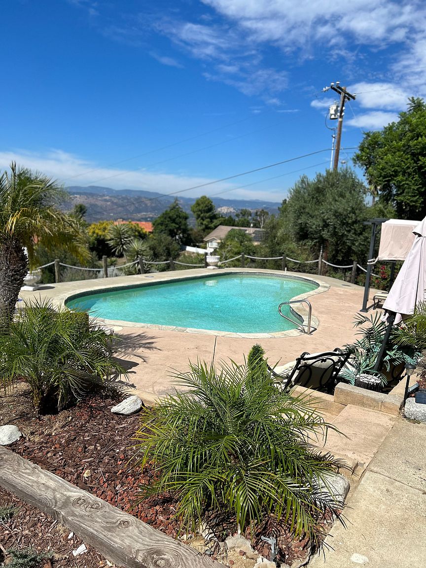 1104 Riverview Dr photo 2