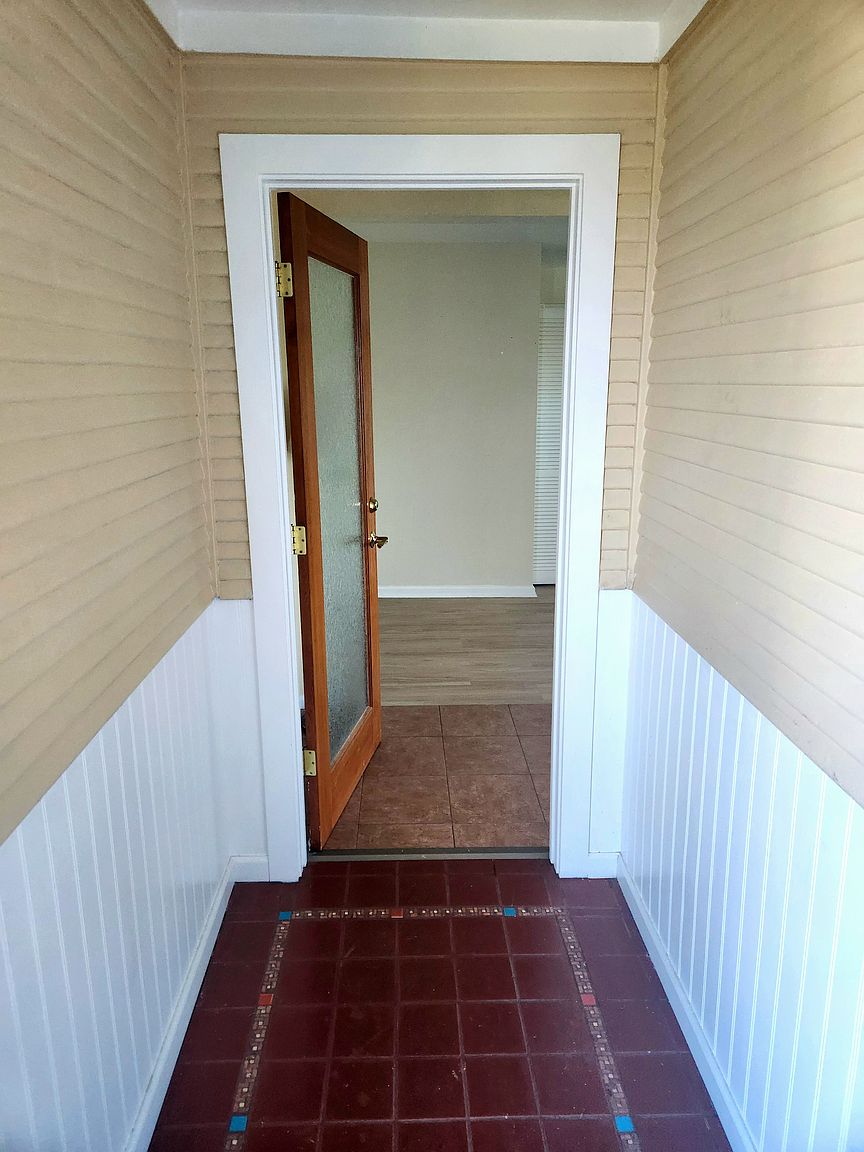 105 1/2 Kentucky St photo 3