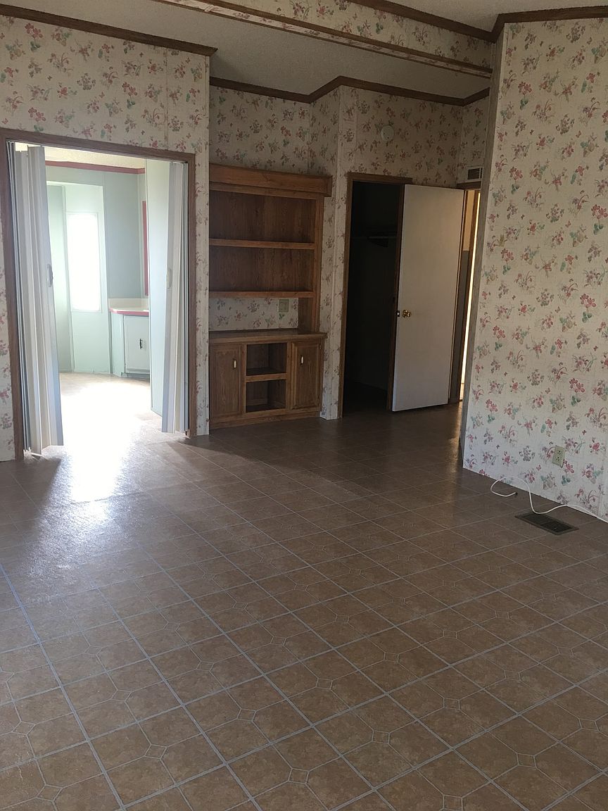 25019 W Watkins St photo 5