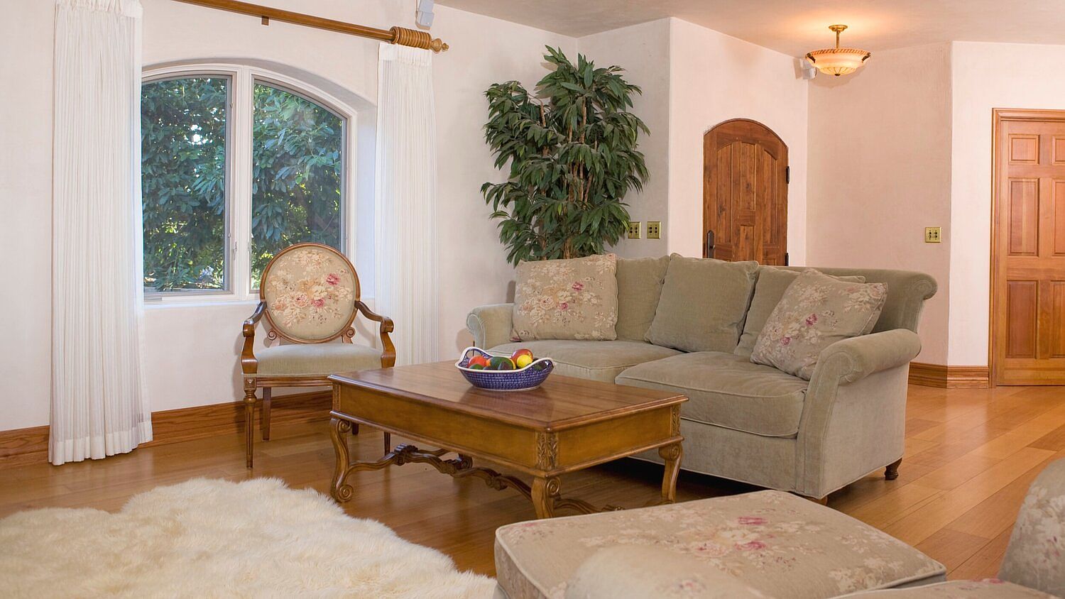 1328 Chariot Ct photo 3