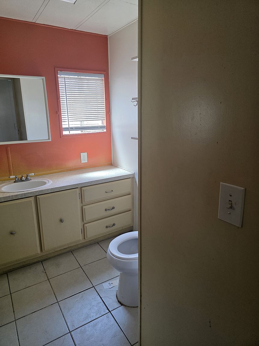 210 Newell St photo 3