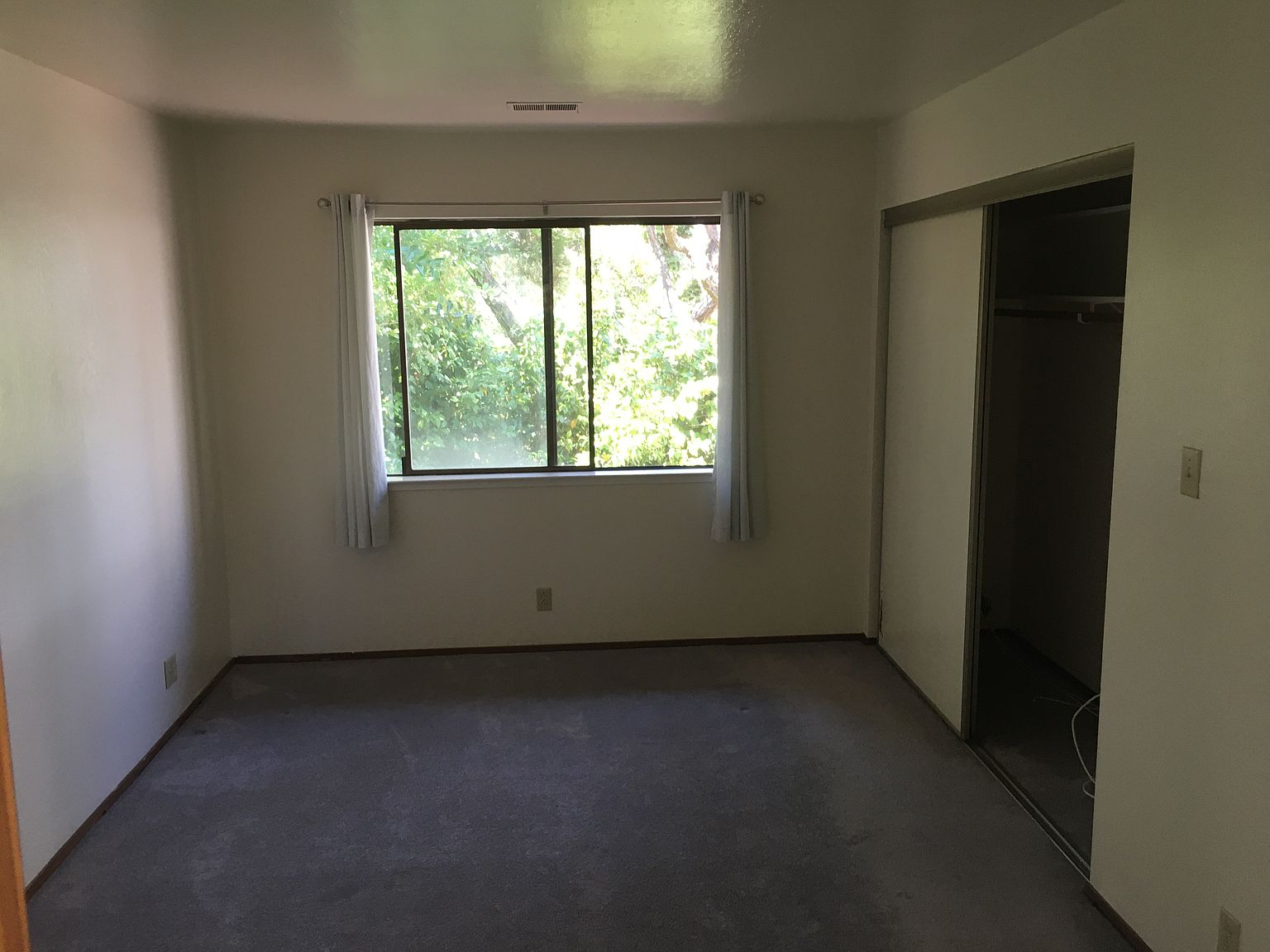 928 Black Diamond St photo 5