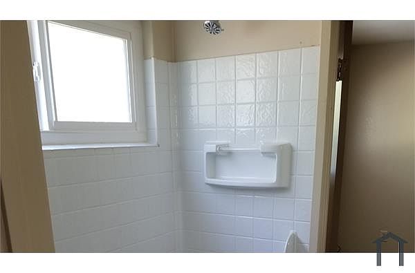 524 Fleming Ave E photo 4