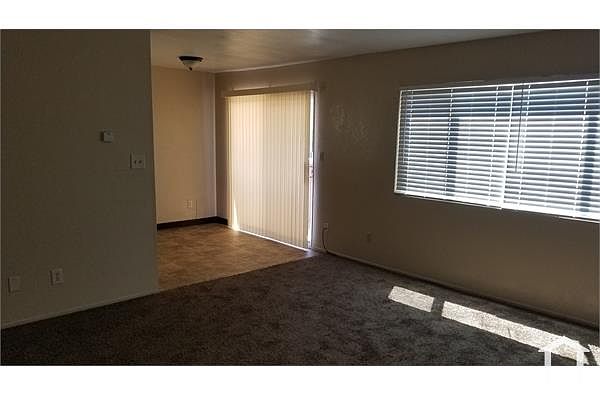 524 Fleming Ave E photo 3