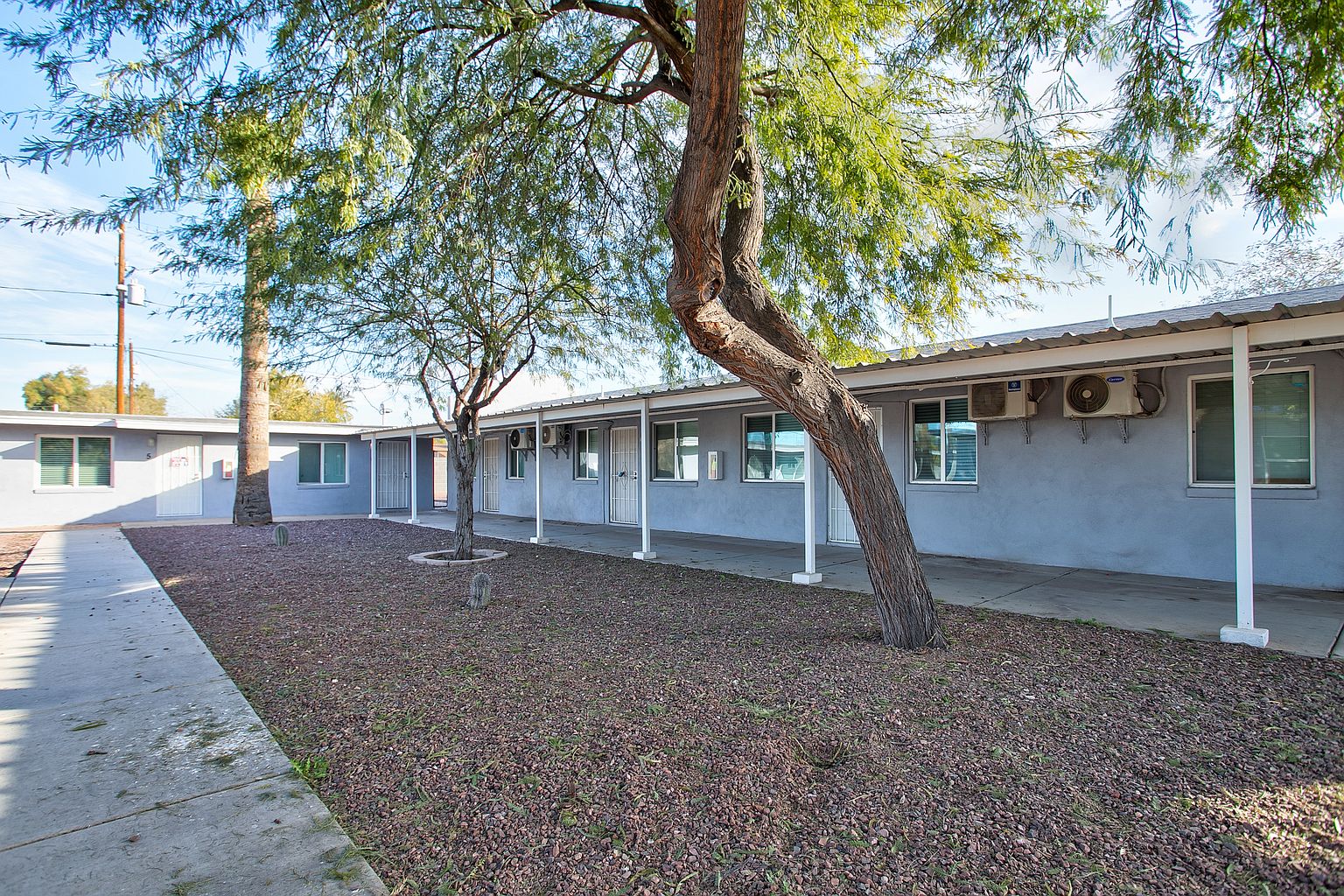 212 E Jones Ave photo 4