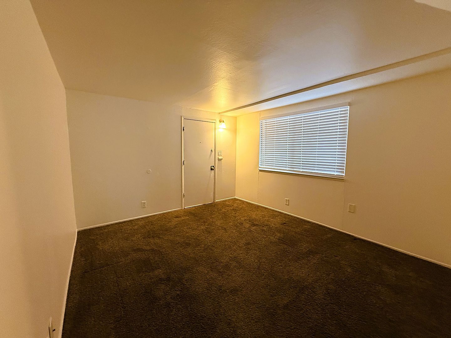 1025 photo 2