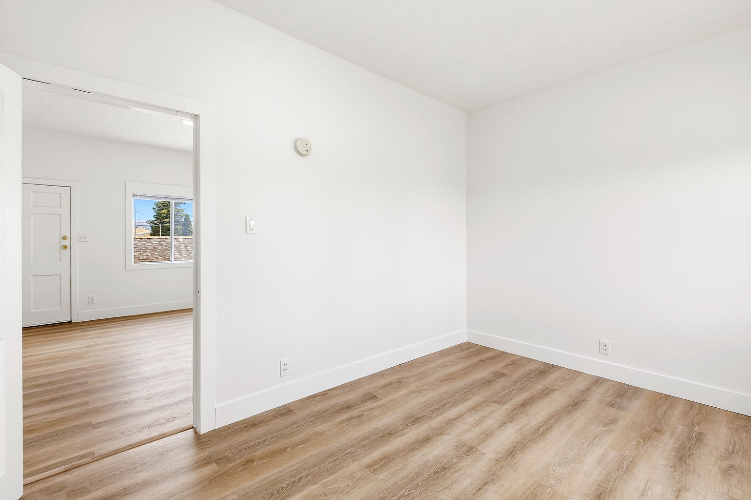 401 105th Ave photo 4