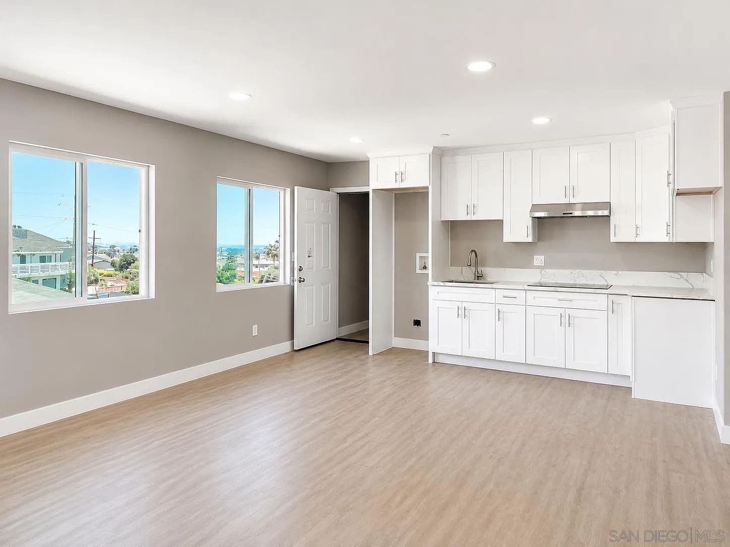 2421 Balboa Vista Dr photo 2