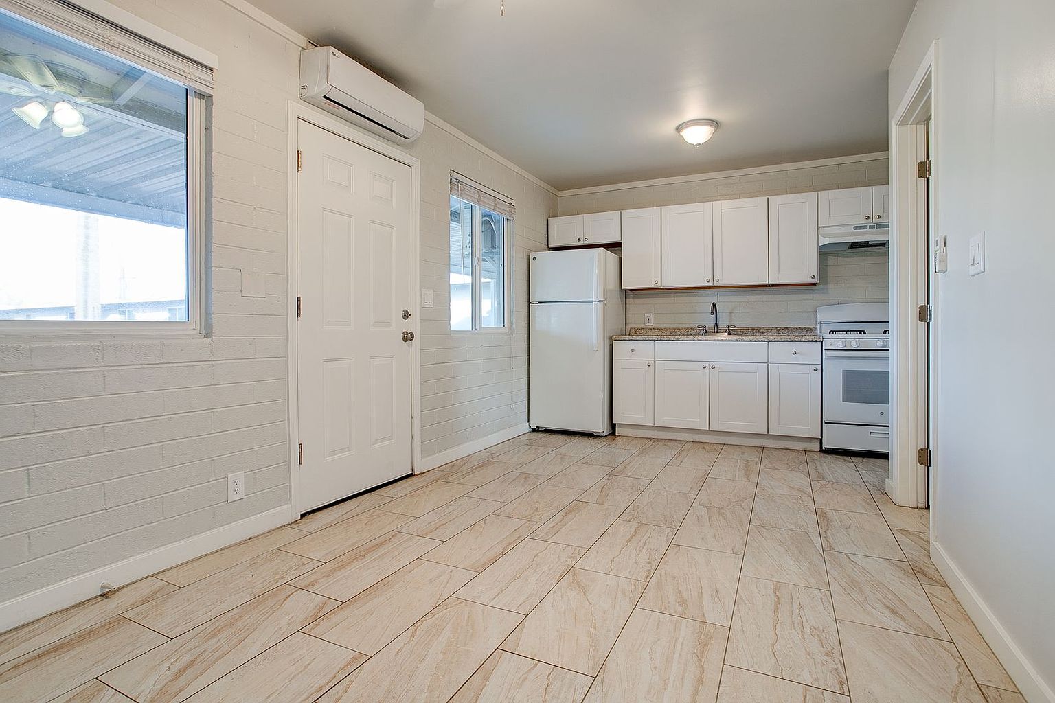 206-216 E Jones photo 3