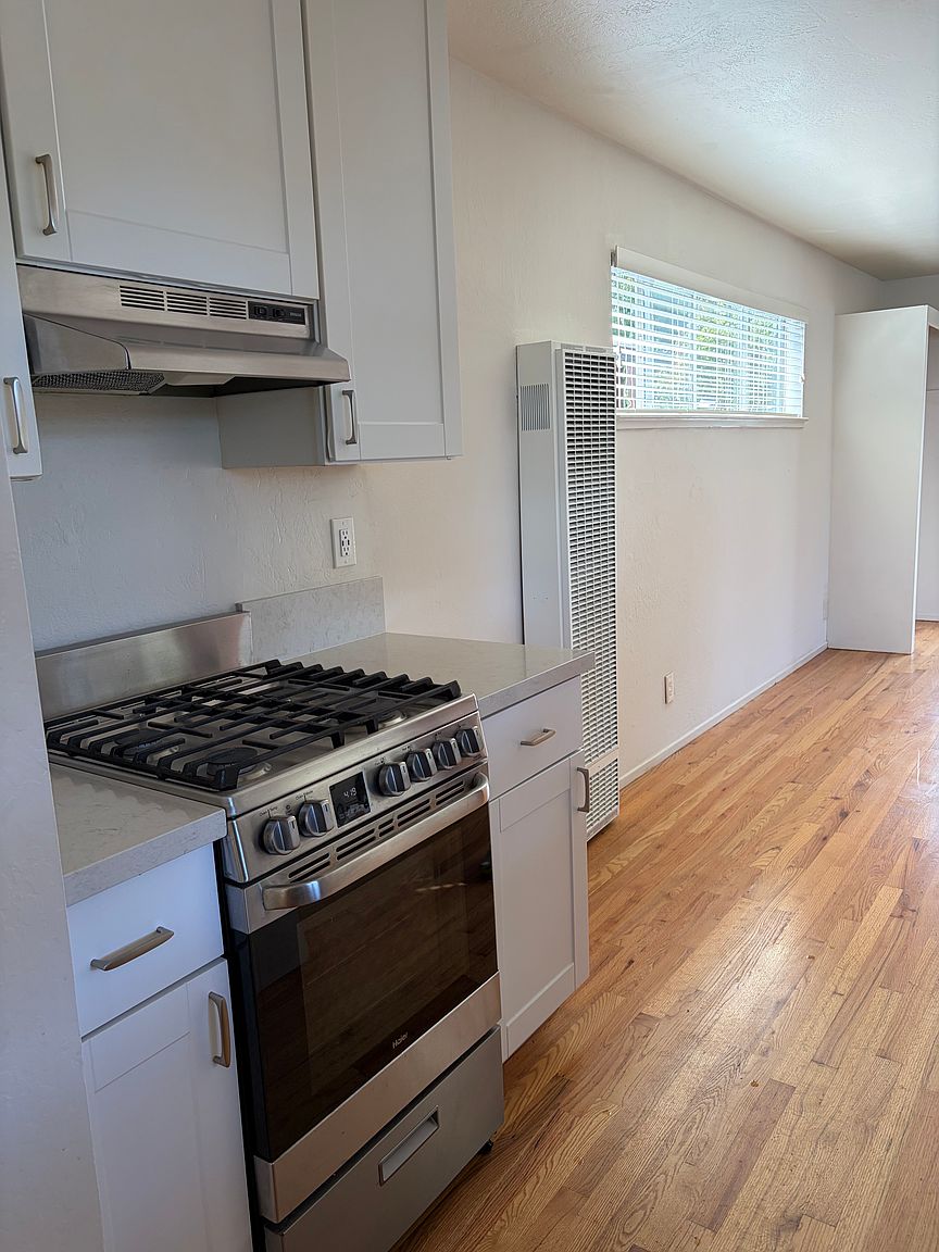 214A Anthony St photo 5