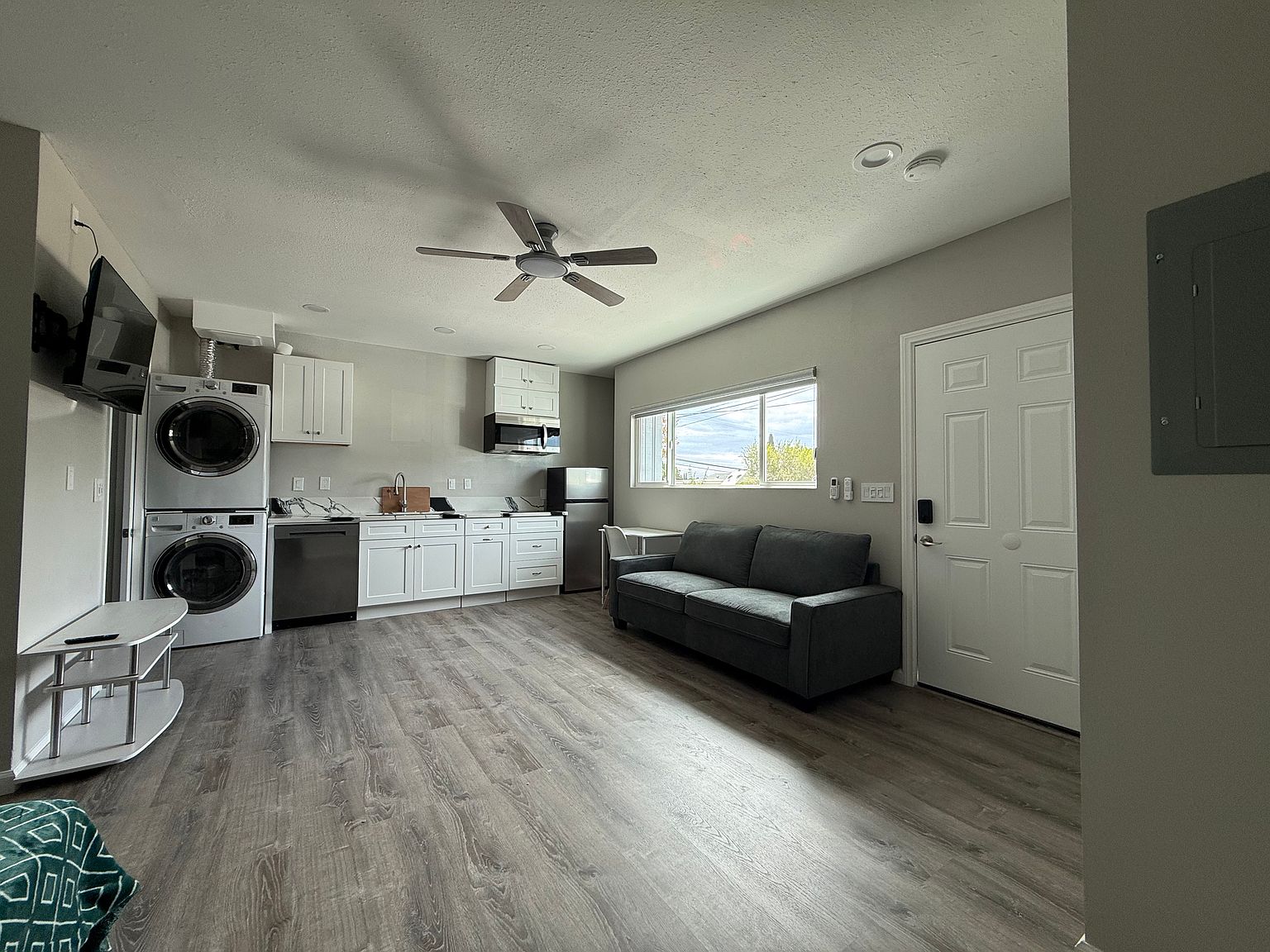 6682 Maury Dr photo 2