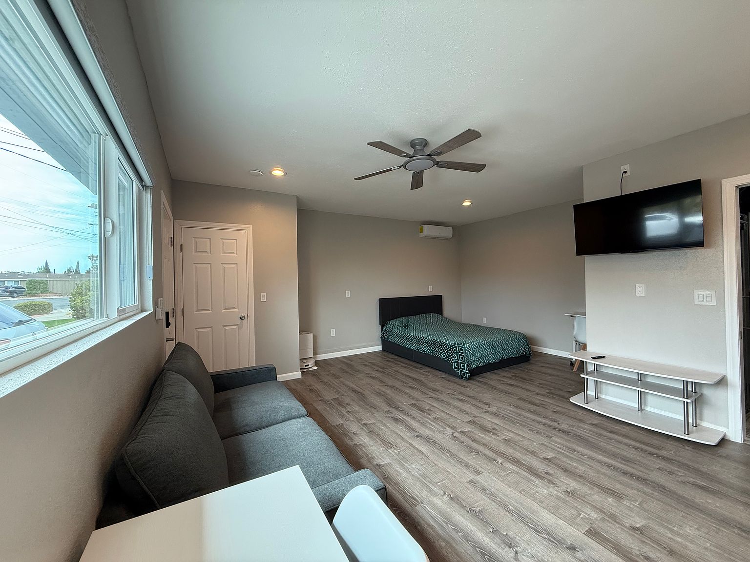 6682 Maury Dr photo 4