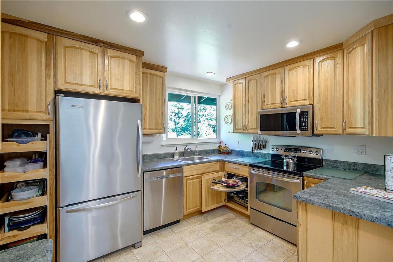 416 Sherman Dr photo 3