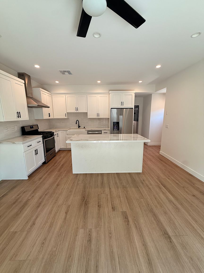 5150 Chateau Dr photo 2